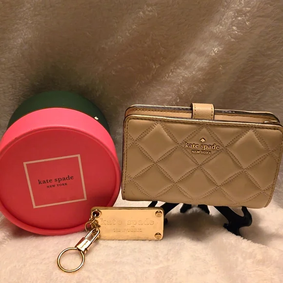 kate spade | Bags | Euc Kate Spade Carey Medium Compartment  display picture 1